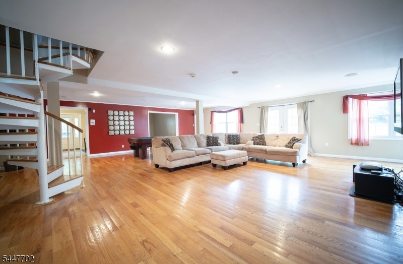 69 Ridge Drive Livingston, NJ 07039 - Photo 6 of 34 Gallery Image 6