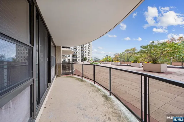 $380,000 | 2 Claridge Drive, Unit 1GE, Verona, NJ 07044