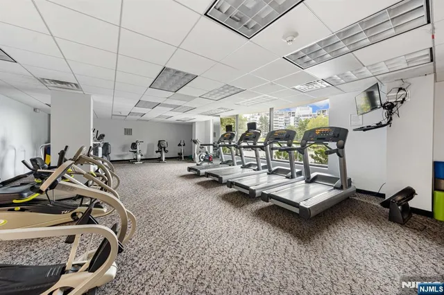 $380,000 | 2 Claridge Drive, Unit 1GE, Verona, NJ 07044