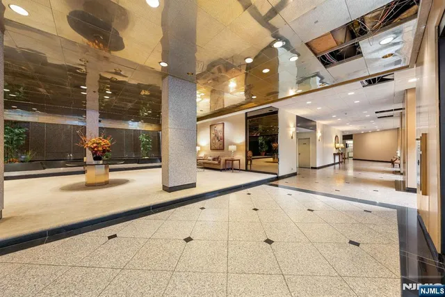 $380,000 | 2 Claridge Drive, Unit 1GE, Verona, NJ 07044