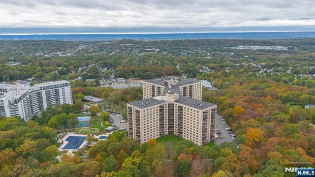 $380,000 | 2 Claridge Drive, Unit 1GE, Verona, NJ 07044