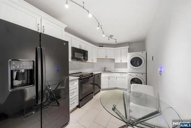 $380,000 | 2 Claridge Drive, Unit 1GE, Verona, NJ 07044