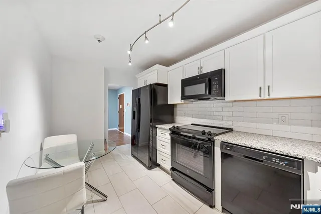 $380,000 | 2 Claridge Drive, Unit 1GE, Verona, NJ 07044