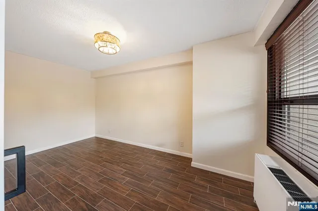 $380,000 | 2 Claridge Drive, Unit 1GE, Verona, NJ 07044