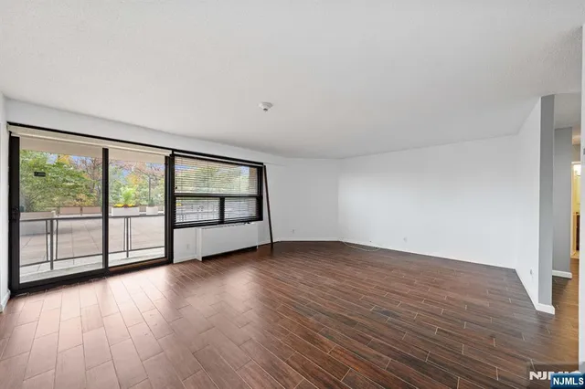 $380,000 | 2 Claridge Drive, Unit 1GE, Verona, NJ 07044