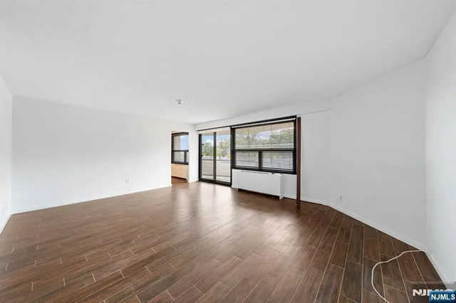 $380,000 | 2 Claridge Drive, Unit 1GE, Verona, NJ 07044