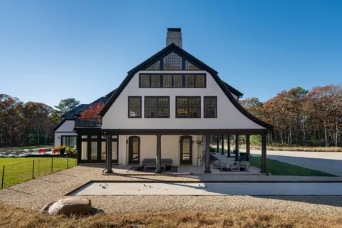 $9,500,000 | 176 2 Holes Water Road, East Hampton, NY 11937