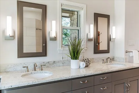 $1,275,000 | 8300 Spanish Oak Circle, Austin, TX 78737