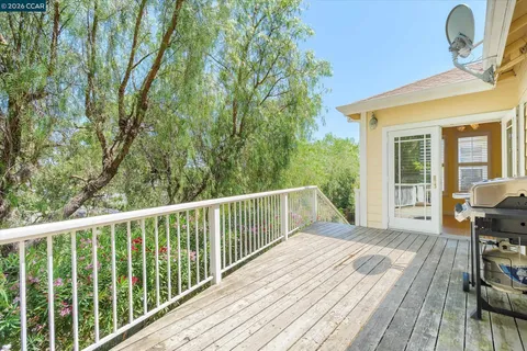 $898,000 | 376 Sterling Way, San Rafael, CA 94903