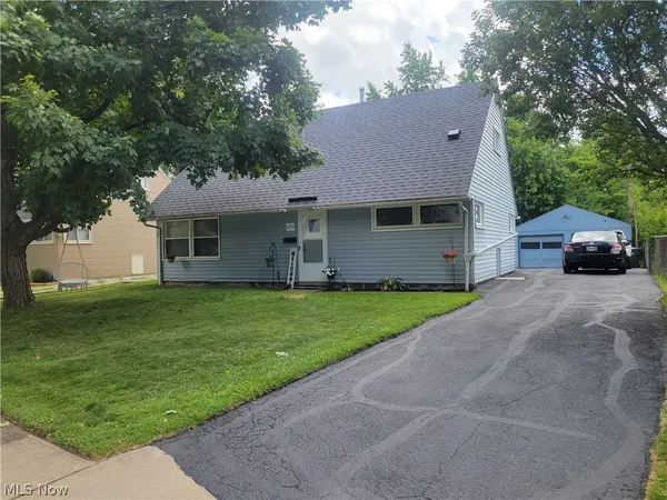 $215,000 | 2250 Wichert Drive, Cuyahoga Falls, OH 44221
