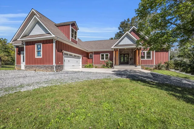 $995,000 | 426 Simmons Tawzer Road, Chickamauga, GA 30707