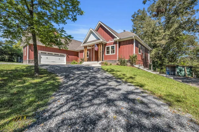 $995,000 | 426 Simmons Tawzer Road, Chickamauga, GA 30707