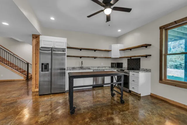 $995,000 | 426 Simmons Tawzer Road, Chickamauga, GA 30707