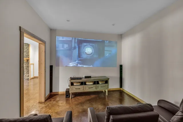 $995,000 | 426 Simmons Tawzer Road, Chickamauga, GA 30707