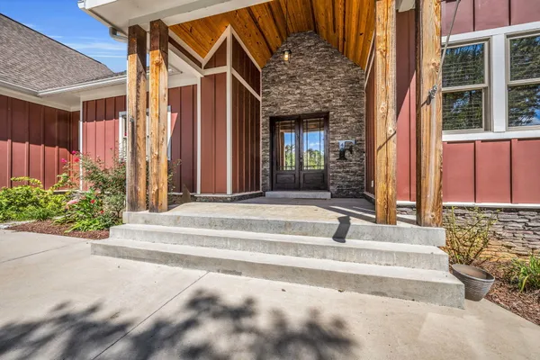 $899,900 | 426 Simmons Tawzer Road, Chickamauga, GA 30707