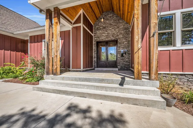 $995,000 | 426 Simmons Tawzer Road, Chickamauga, GA 30707