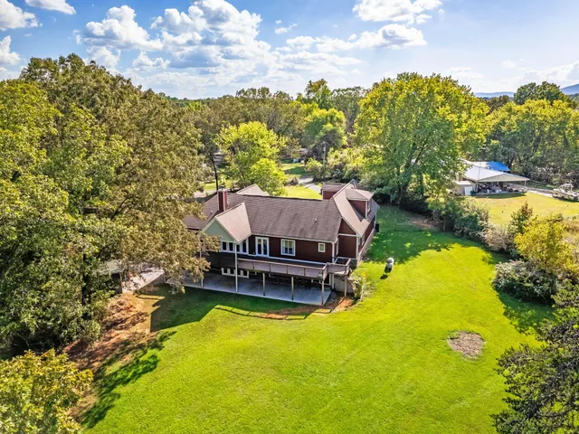 $995,000 | 426 Simmons Tawzer Road, Chickamauga, GA 30707