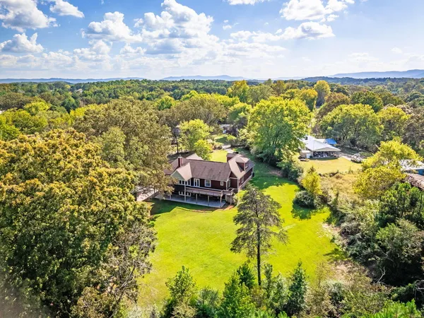 $899,900 | 426 Simmons Tawzer Road, Chickamauga, GA 30707