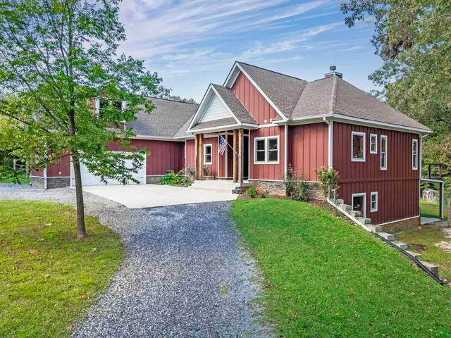 $995,000 | 426 Simmons Tawzer Road, Chickamauga, GA 30707