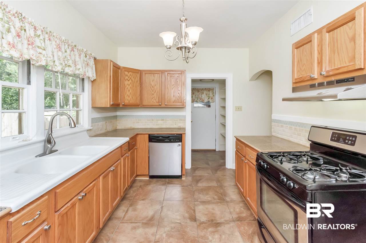 120 Margaret Street Mobile, AL 36607 - Photo 15 of 38