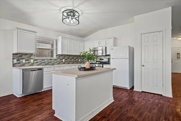 $1,590 | 17912 Aleppo Pine, Elgin, TX 78621