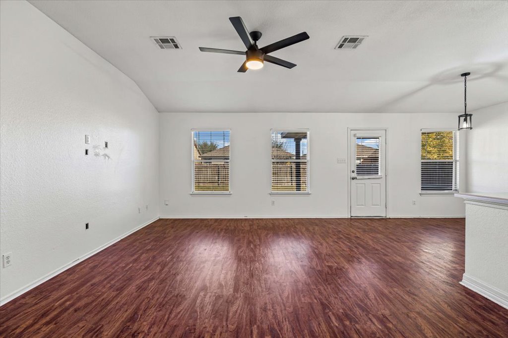 17912 Aleppo Pine Elgin, TX 78621 - Photo 7 of 30