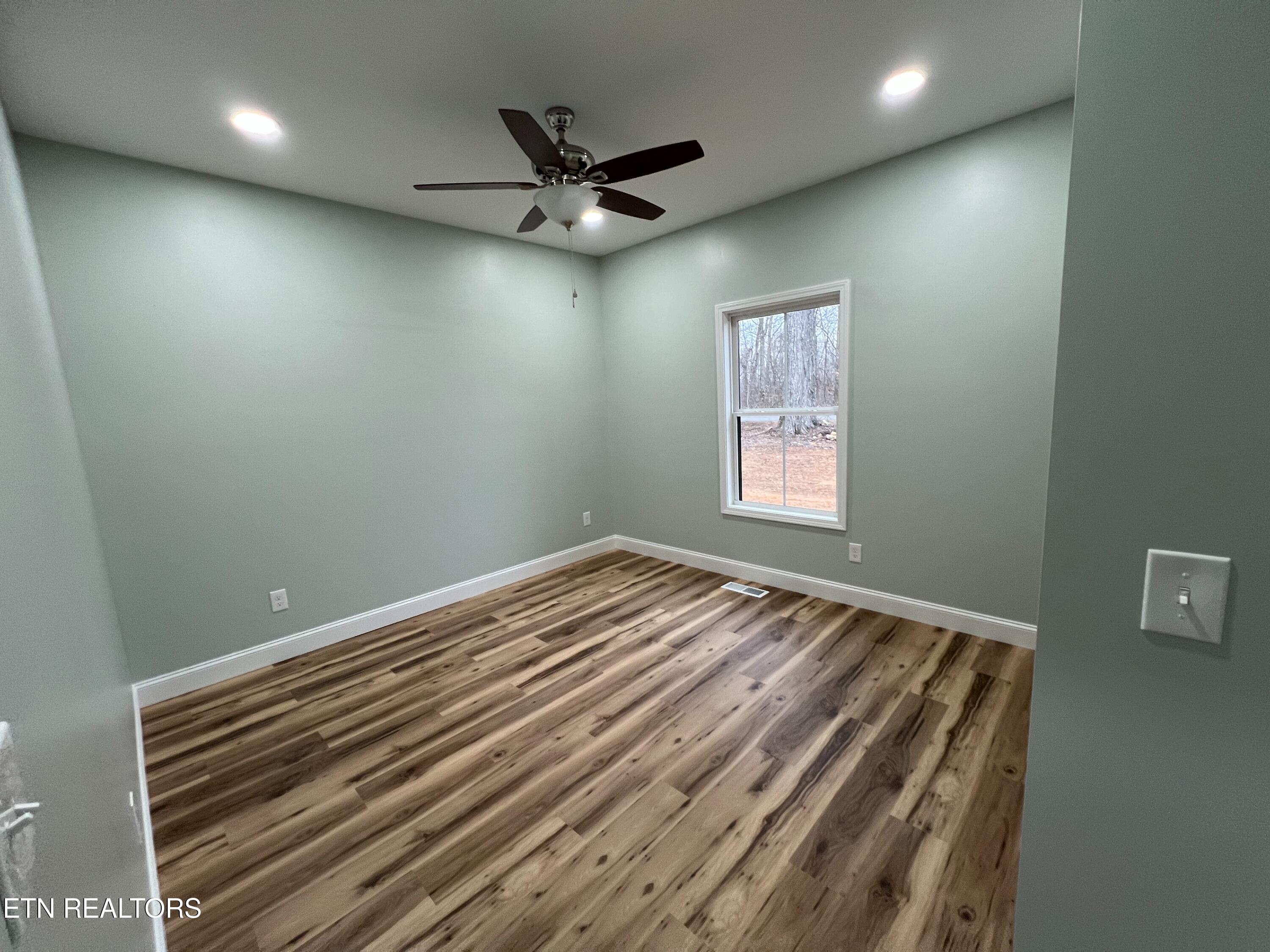664 Fox Hunter Road Maynardville, TN 37807 - Photo 13 of 16 Bedroom #3