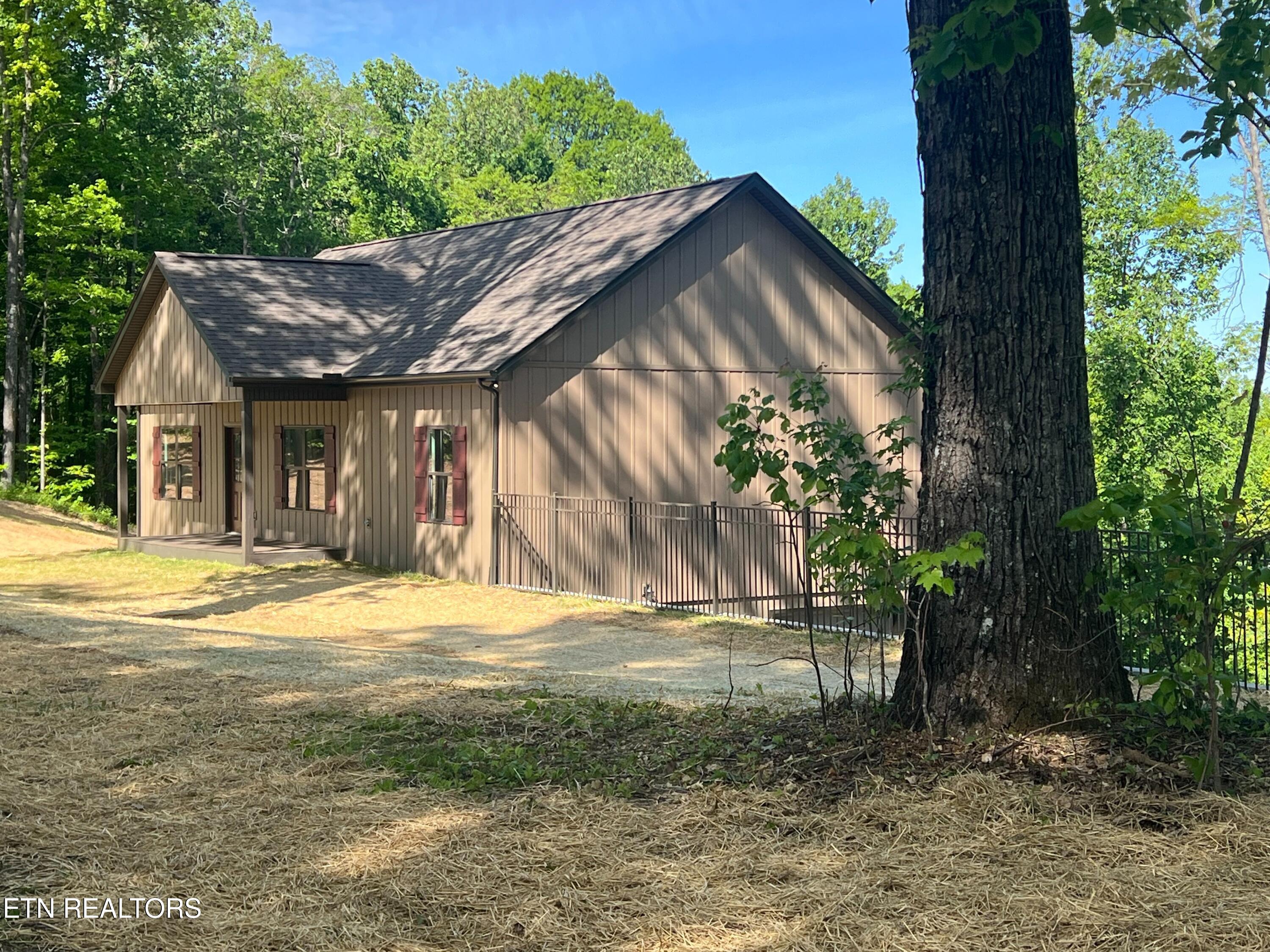 664 Fox Hunter Road Maynardville, TN 37807 - Photo 3 of 16 Right side