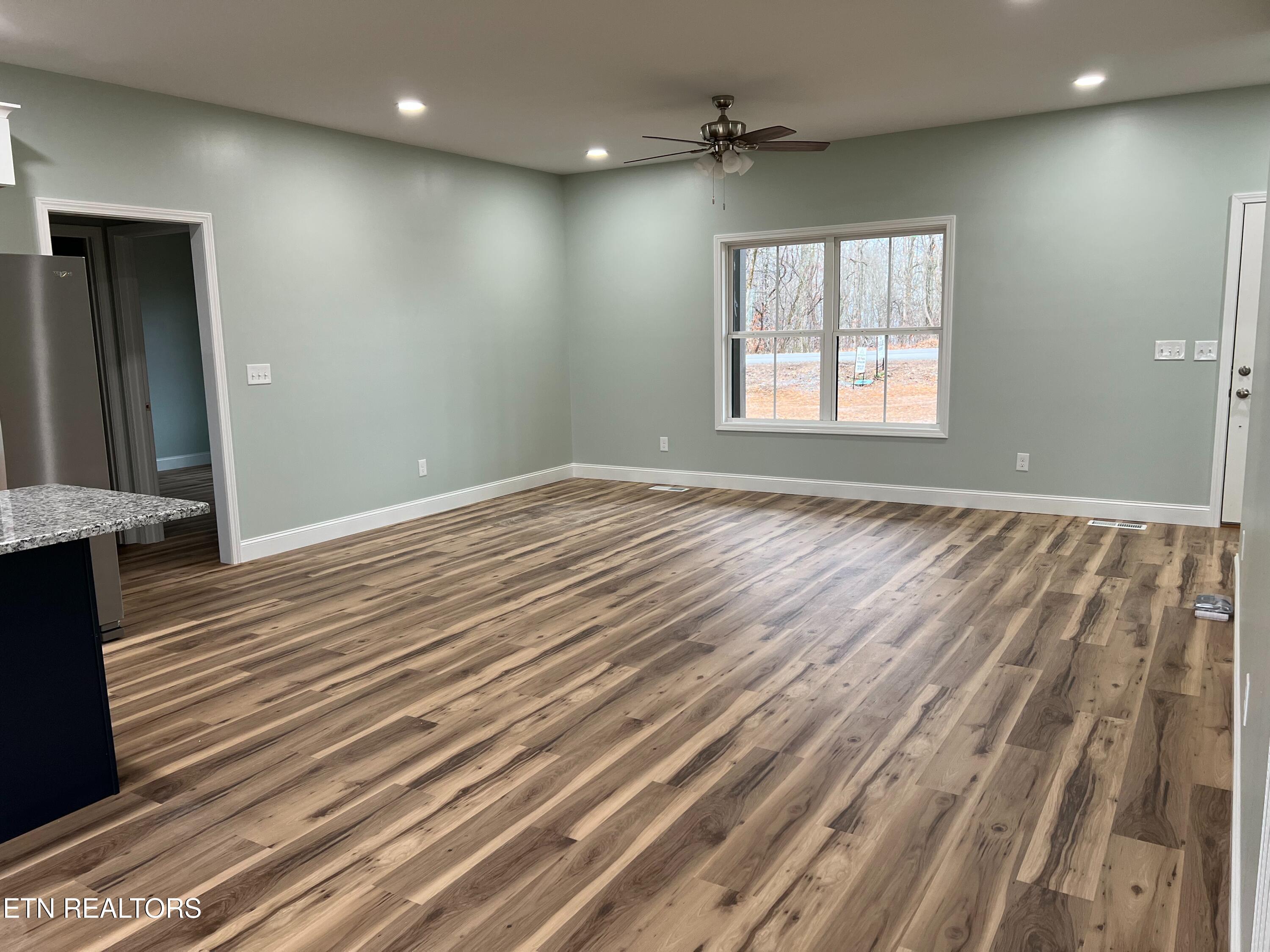664 Fox Hunter Road Maynardville, TN 37807 - Photo 4 of 14 Living Room