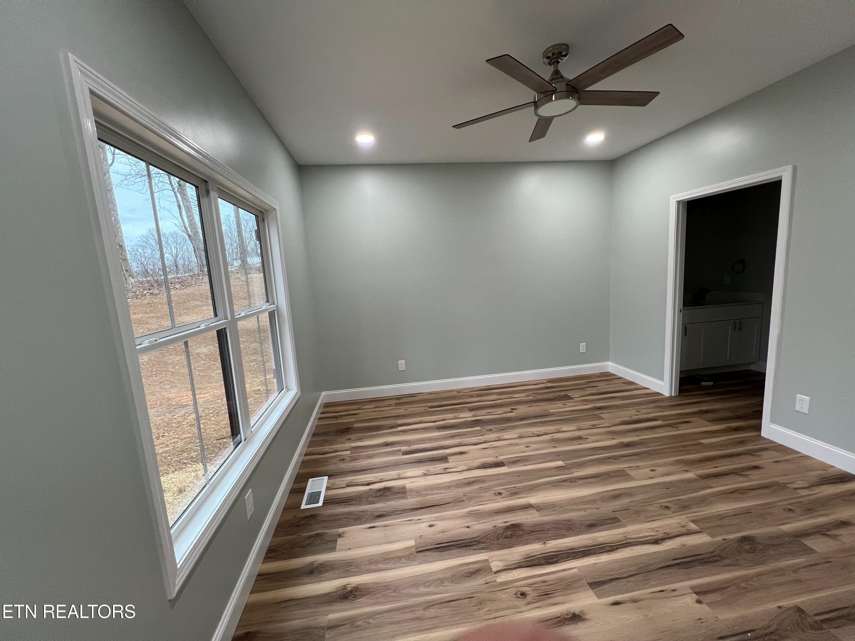 664 Fox Hunter Road Maynardville, TN 37807 - Photo 7 of 14 Owner's Bedroom