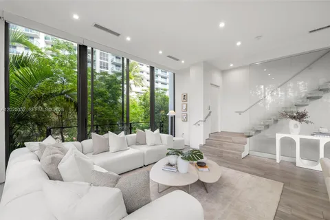 $2,499,000 | 1525 Bay Road, Miami Beach, FL 33139