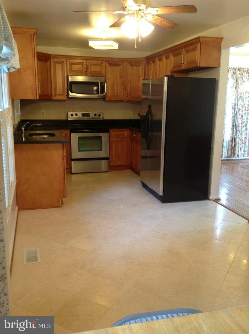 11624 Bootjack Court North Potomac, MD 20878 - Photo 6 of 15 a kitchen with stainless steel appliances a refrigerator and a stove