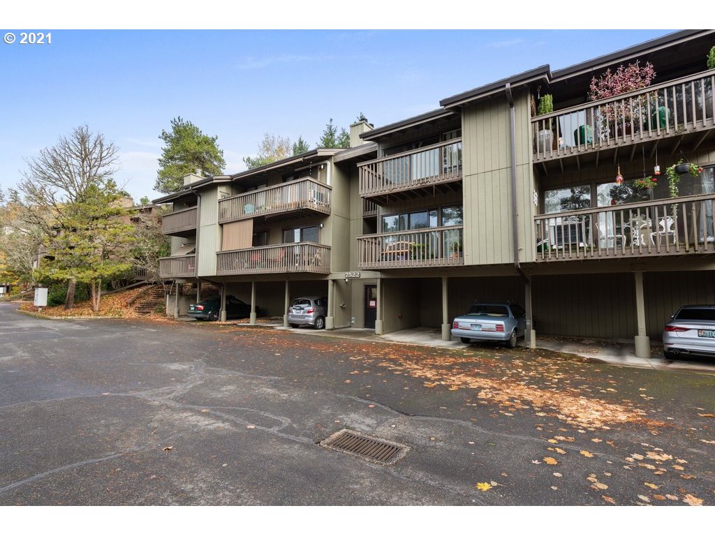 7522 Southwest Barnes Road, Unit G Portland, OR 97225 - Photo 3 of 8 Gallery Image 3