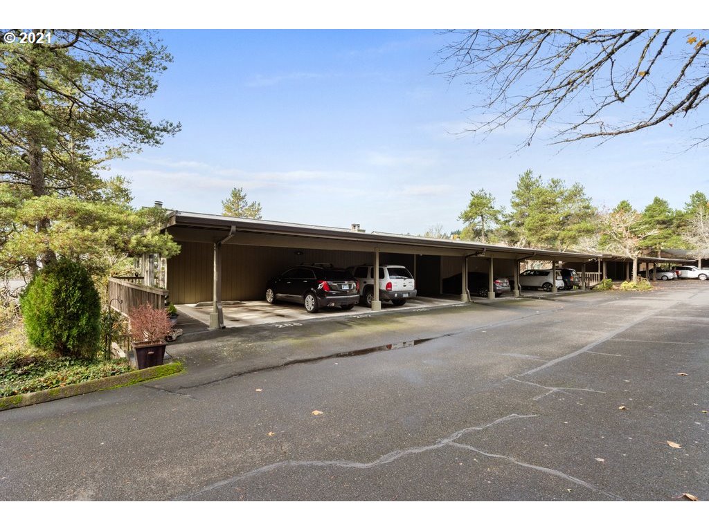 7522 Southwest Barnes Road, Unit G Portland, OR 97225 - Photo 4 of 8 Gallery Image 4