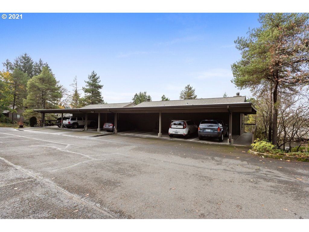 7522 Southwest Barnes Road, Unit G Portland, OR 97225 - Photo 5 of 8 Gallery Image 5