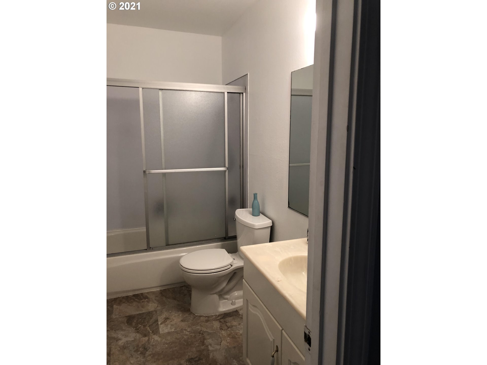7522 Southwest Barnes Road, Unit G Portland, OR 97225 - Photo 8 of 8 Gallery Image 8