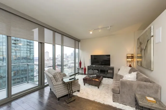 $2,500 | 1212 Laurel Street, Unit 1312, Nashville, TN 37203