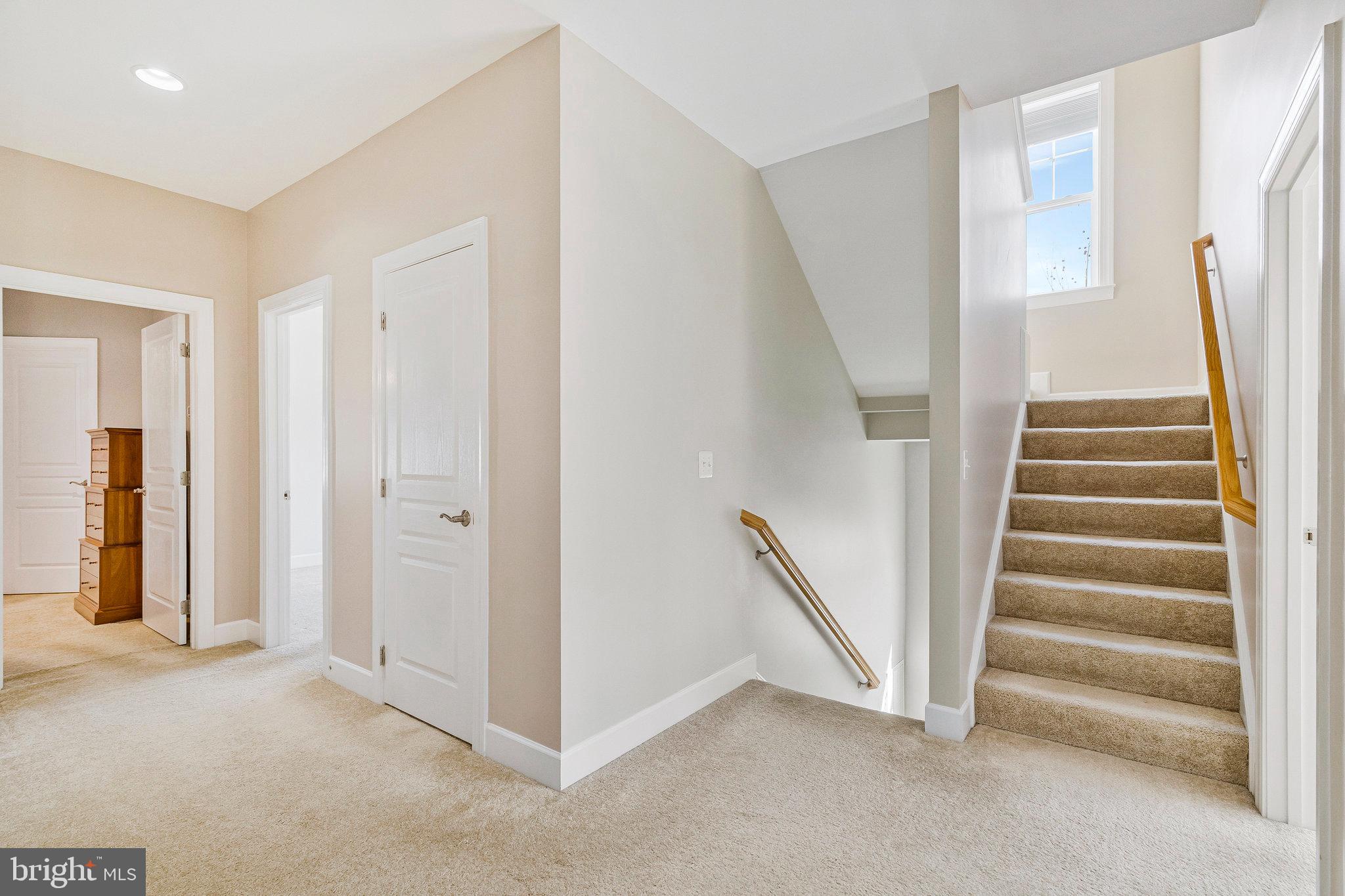 41008 Indigo Place Leesburg, VA 20175 - Photo 19 of 59 Upper-level landing