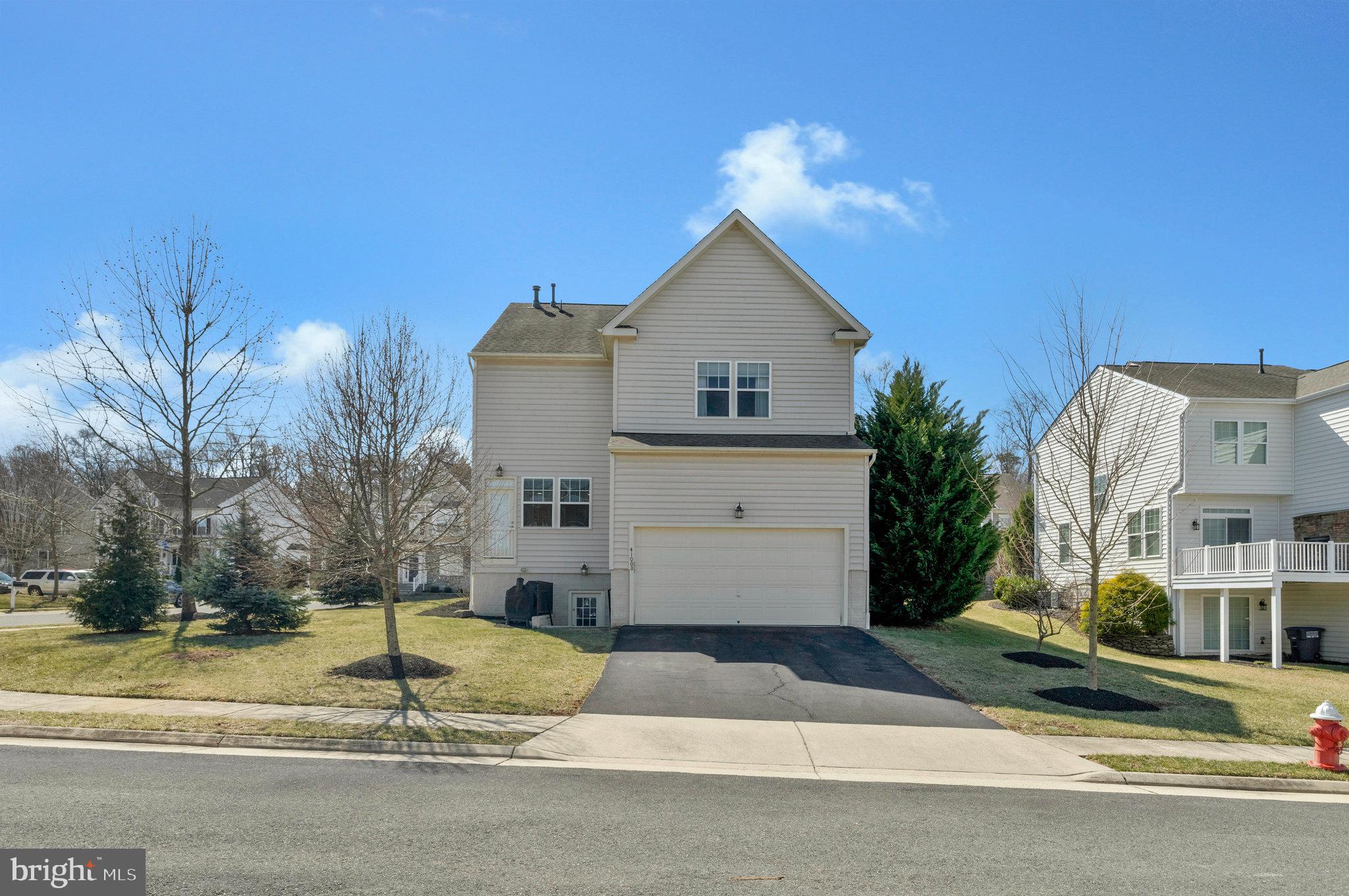 41008 Indigo Place Leesburg, VA 20175 - Photo 49 of 59 a house with a sink yard and large tree