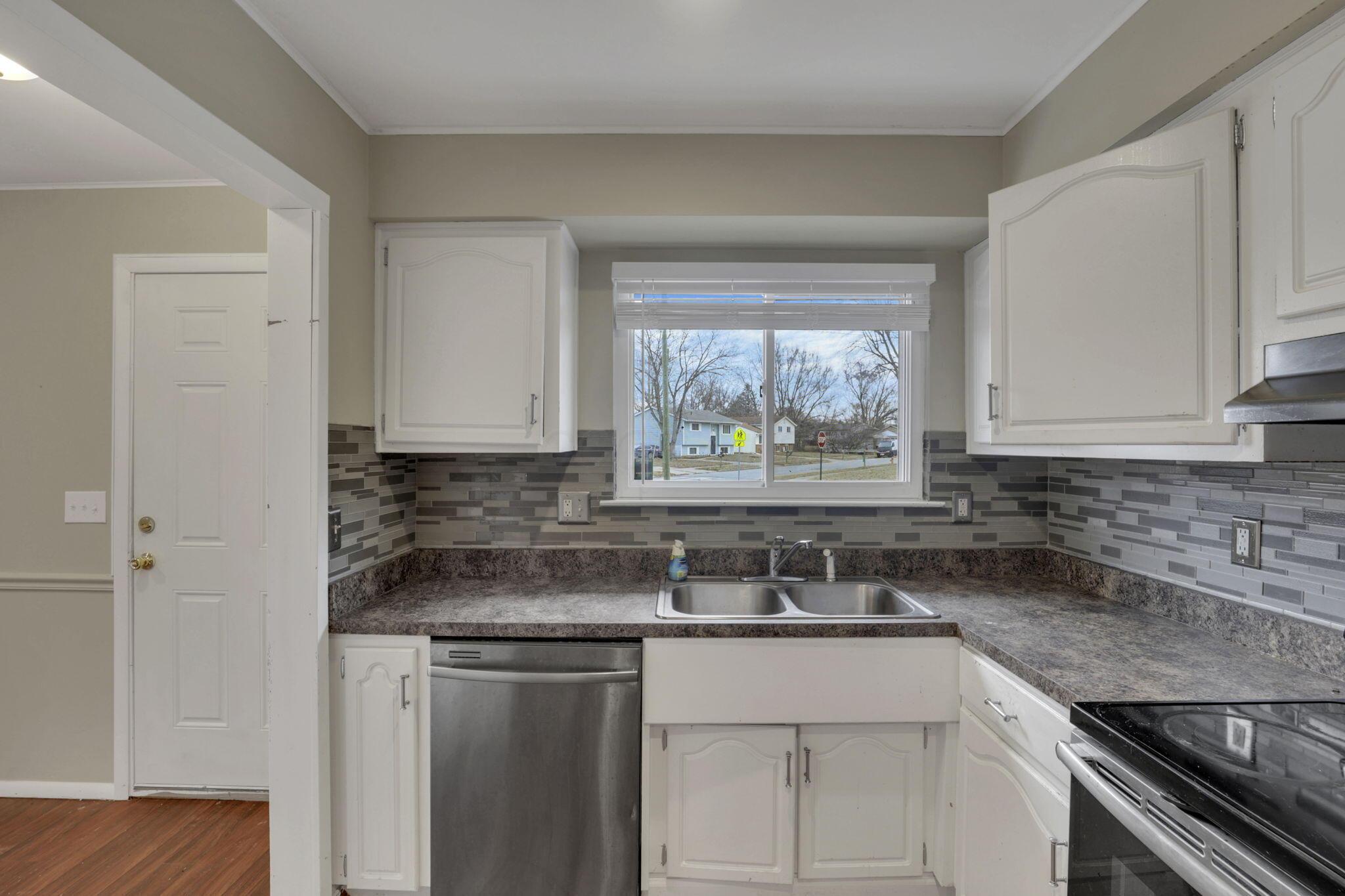 5414 Paladim Road Columbus, OH 43232 - Photo 16 of 51 16-web-or-mls-0N4A5075