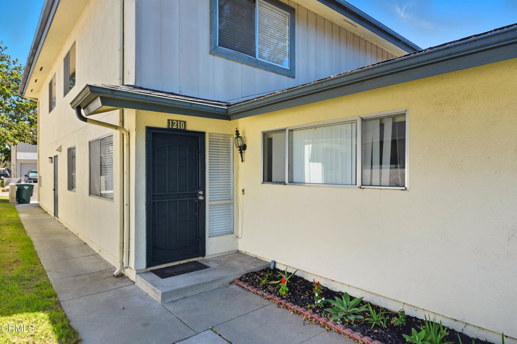 1210 Carlsbad Place Ventura, CA 93003 - Photo 3 of 22 a view of outdoor space