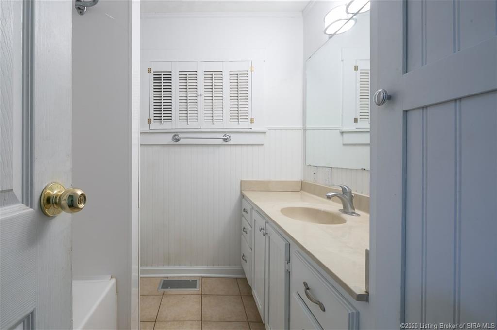 7542 Pekin Road Greenville, IN 47124 - Photo 11 of 17 Gallery Image 11