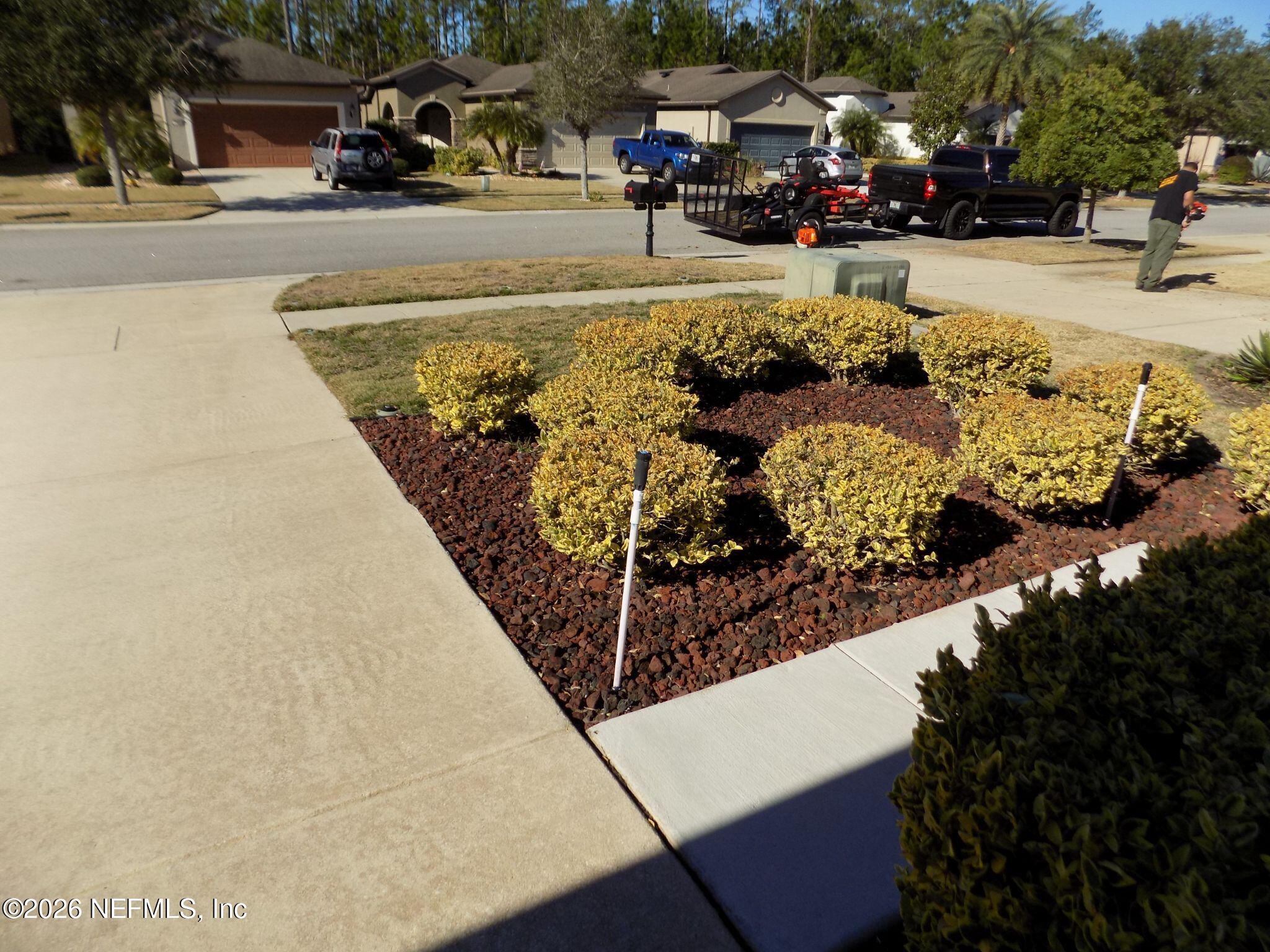 144 Goldenrod Park Road Ponte Vedra, FL 32081 - Photo 4 of 40 a view of a yard with cars parked