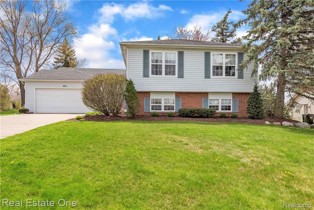 861 Downhill Lane Rochester, MI 48307 - Photo 43 of 44 861-Downhill-Ln-Rochester-Hills-MI-48307-windowstill-3.jpg