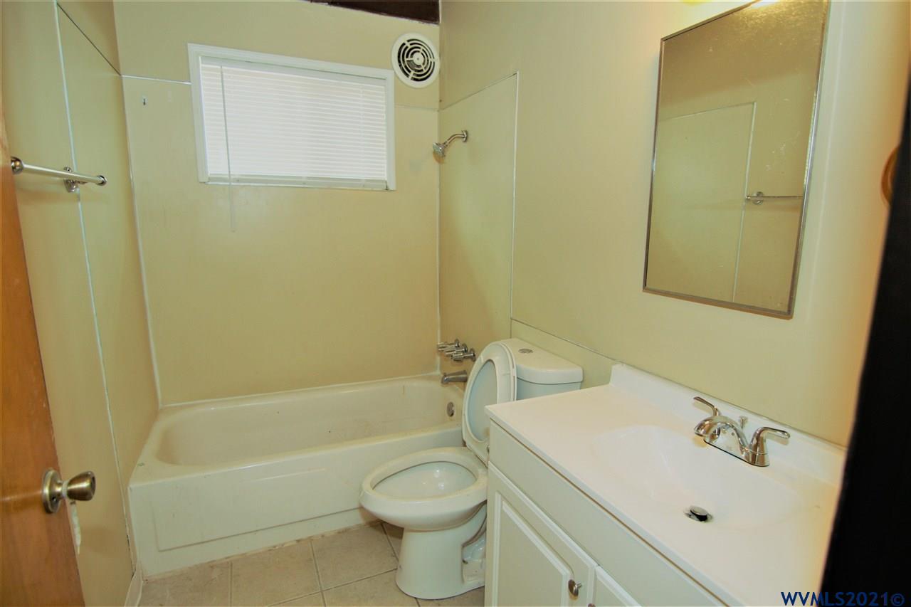 13855 Southeast Foster Road Portland, OR 97236 - Photo 3 of 13 Gallery Image 3
