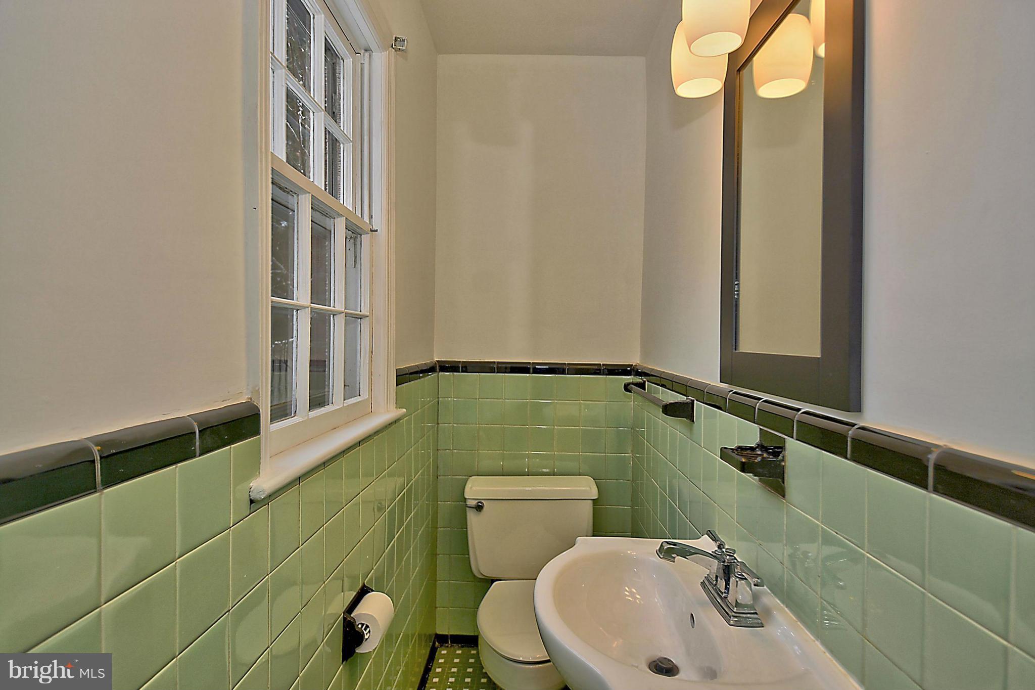 401 Mansfield Road Silver Spring, MD 20910 - Photo 13 of 29 Bath