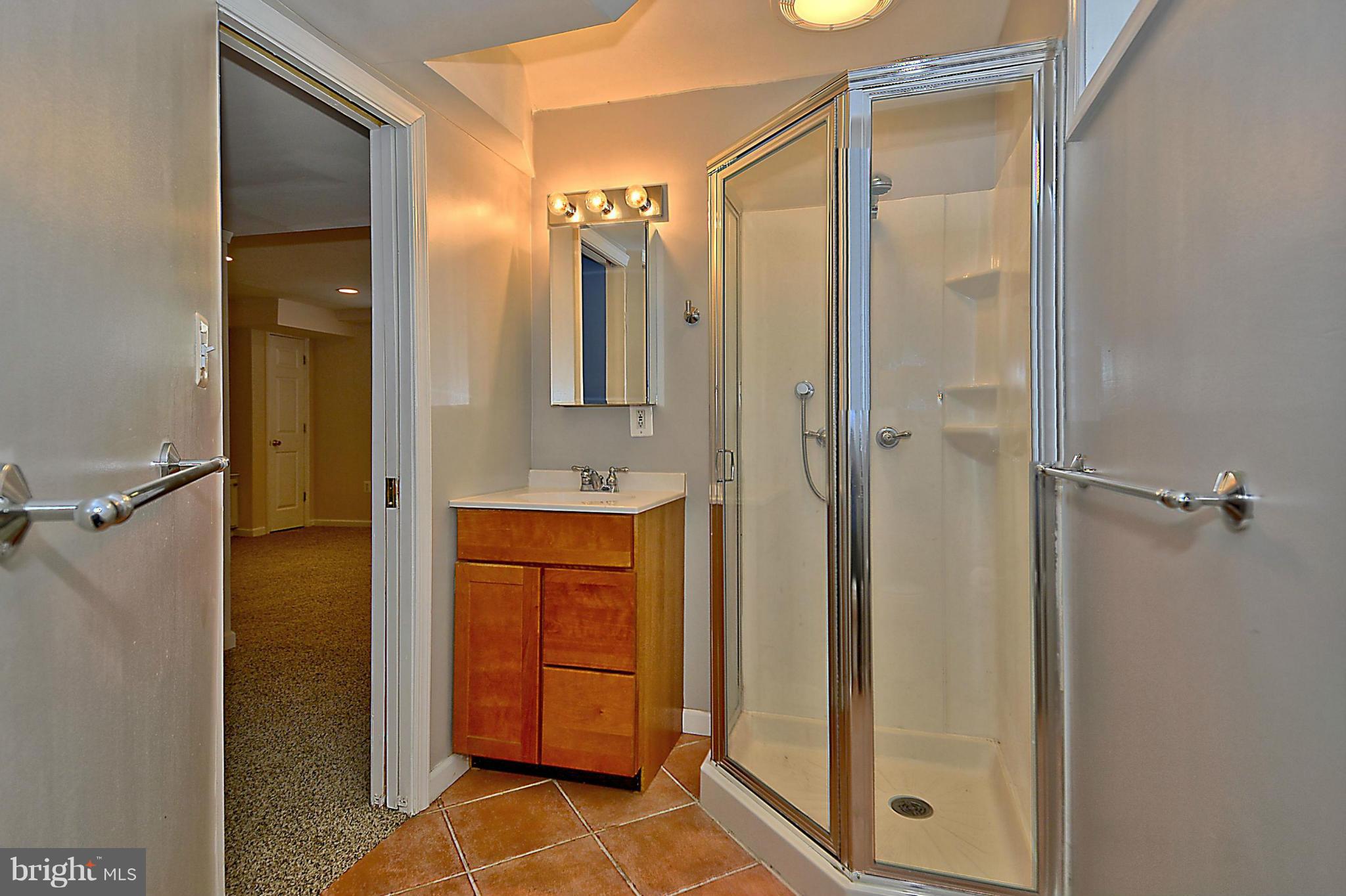 401 Mansfield Road Silver Spring, MD 20910 - Photo 21 of 29 Bath