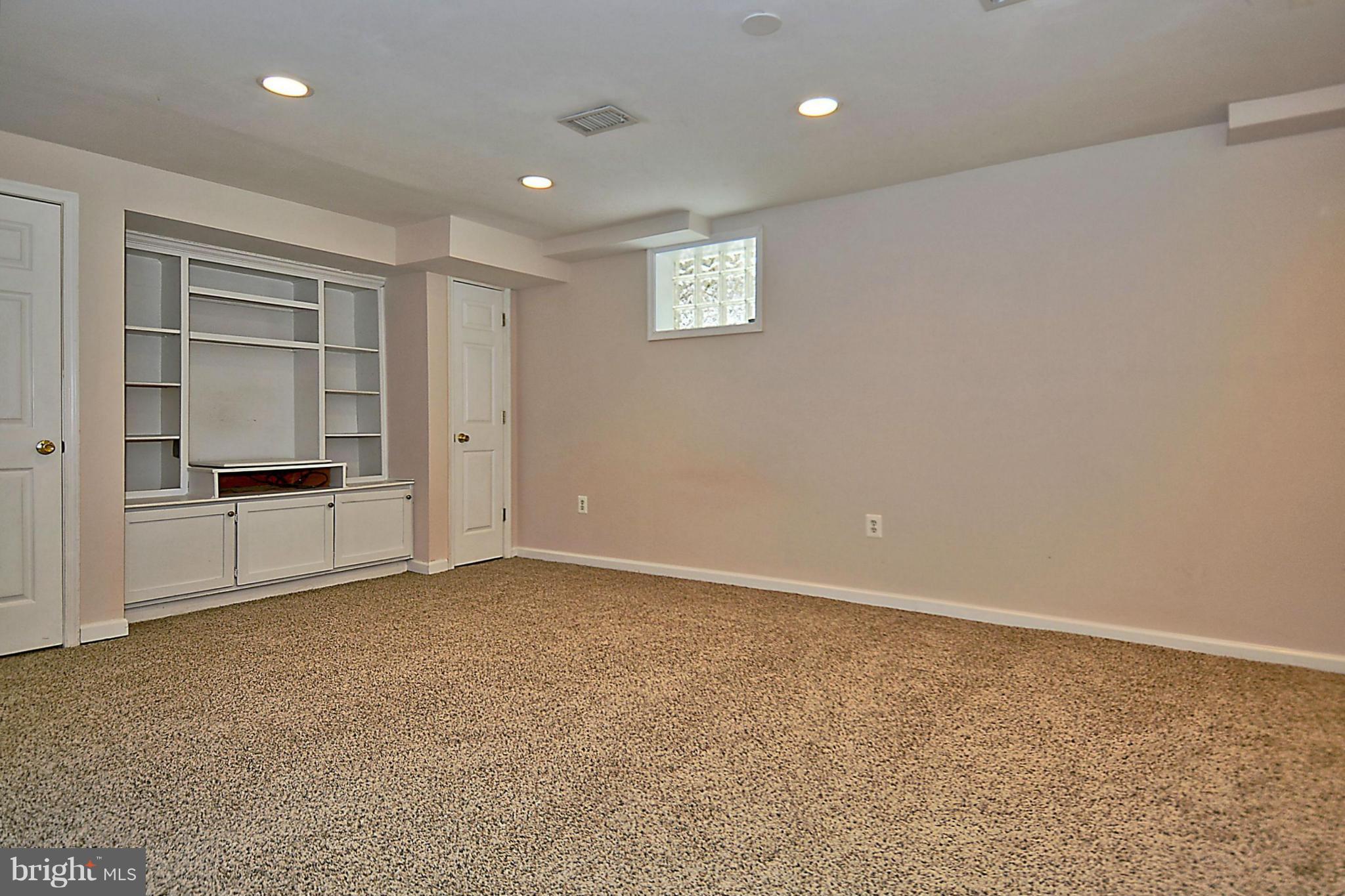 401 Mansfield Road Silver Spring, MD 20910 - Photo 24 of 29 Family Room