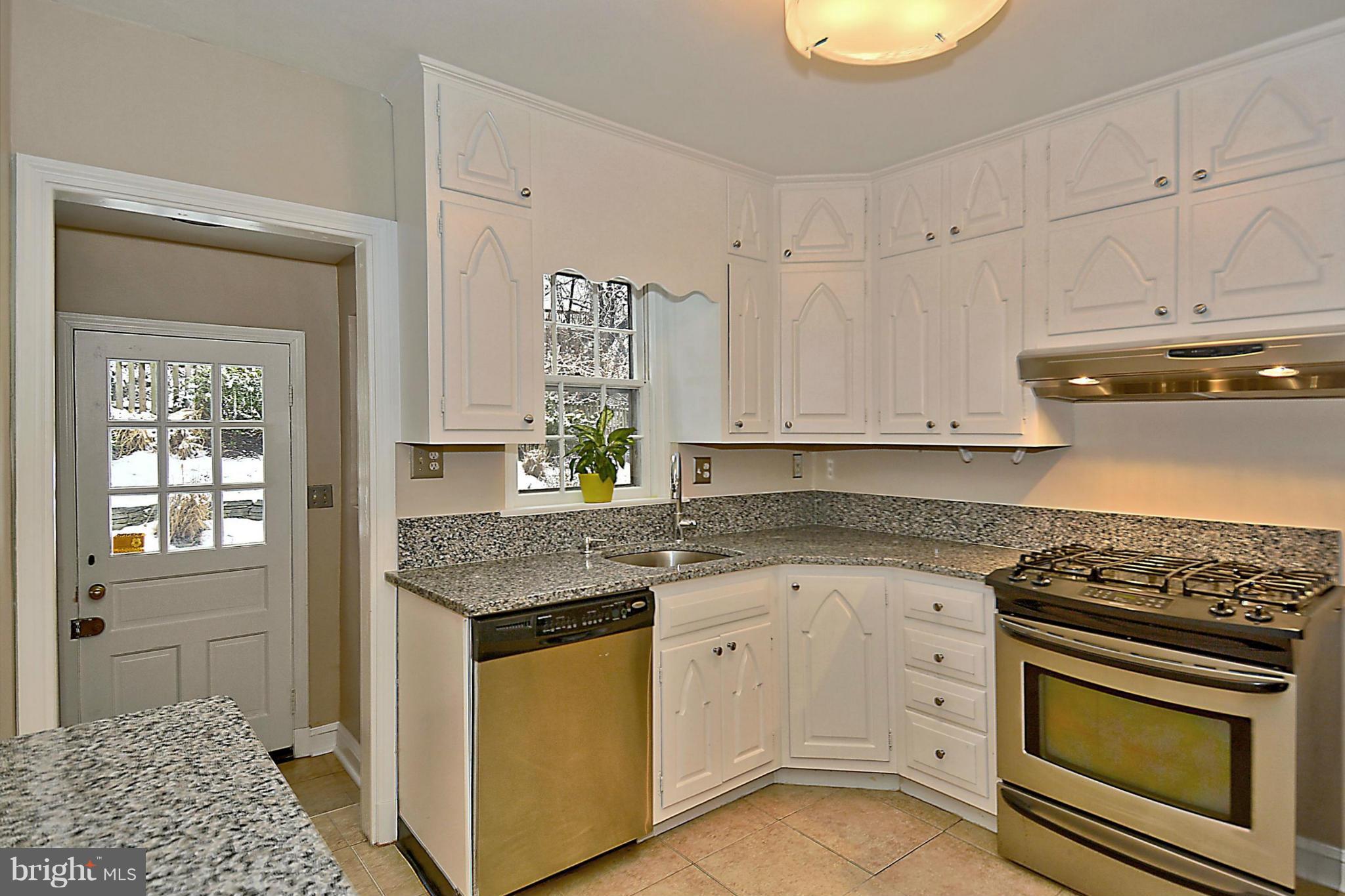 401 Mansfield Road Silver Spring, MD 20910 - Photo 9 of 29 Kitchen