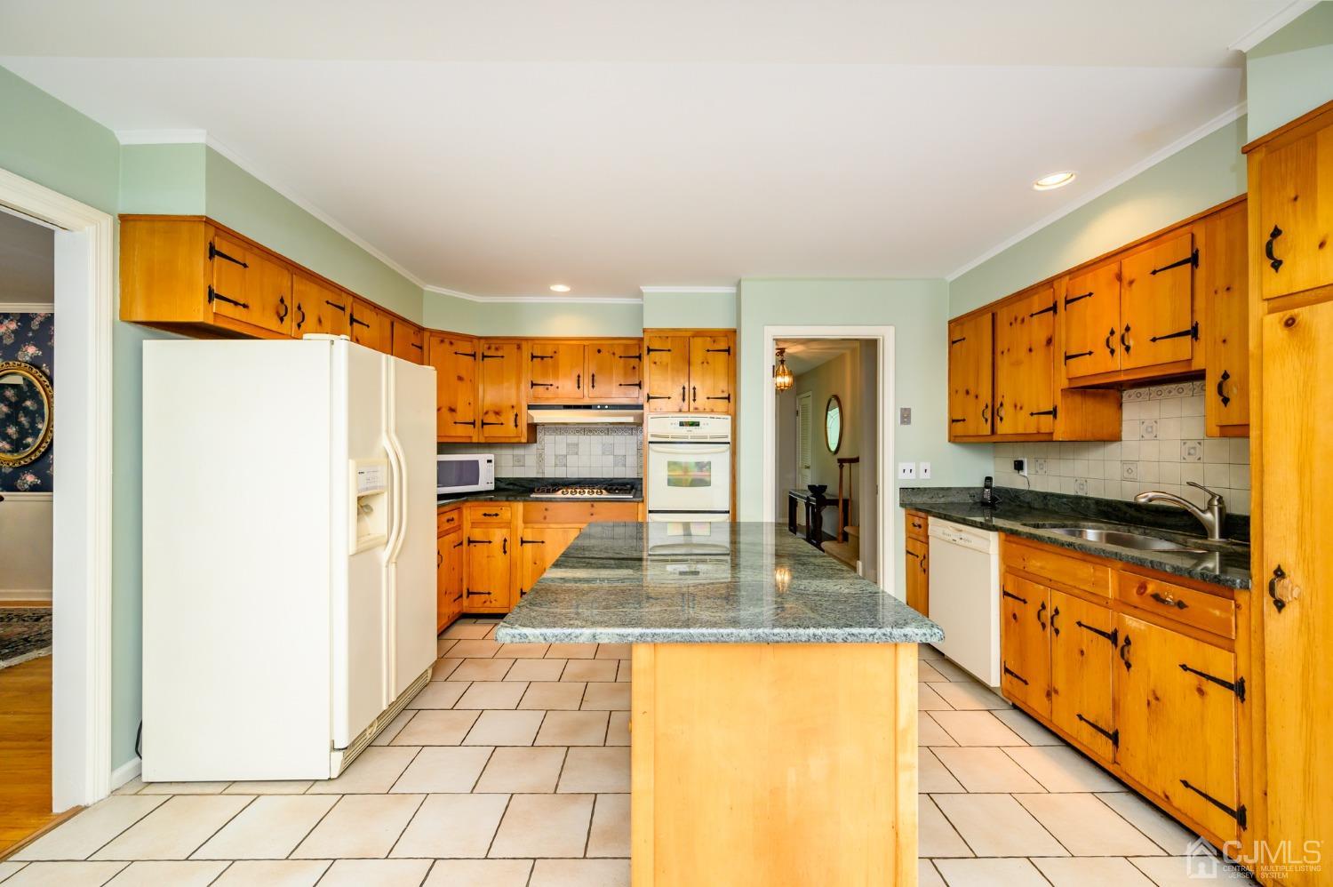 13 Windsor Road Morris Plains, NJ 07950 - Photo 12 of 56 Gallery Image 12
